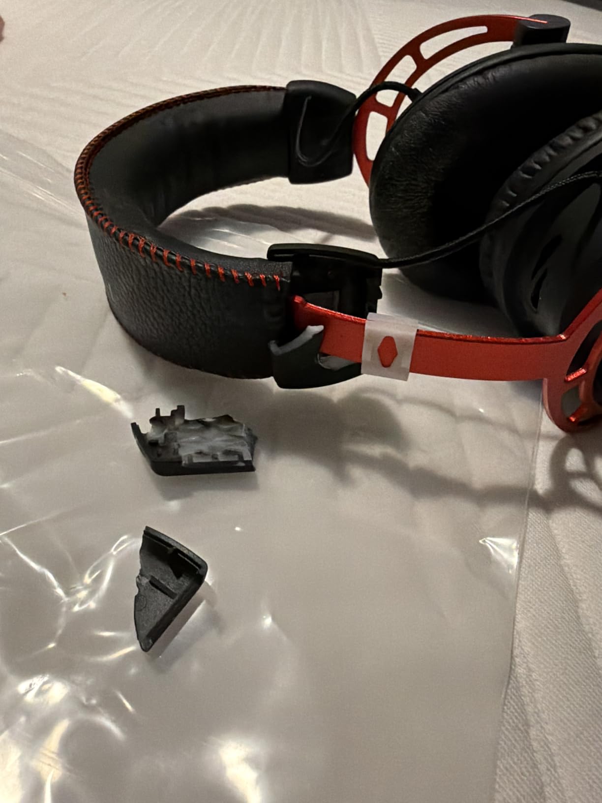 HyperX Cloud Alpha Wireless - Gaming Headset for PC, 300-hour battery life, DTS Headphone:X Spatial Audio, Memory foam, Dual Chamber Drivers, Noise-canceling mic, Durable aluminum frame,Red customer photo 2