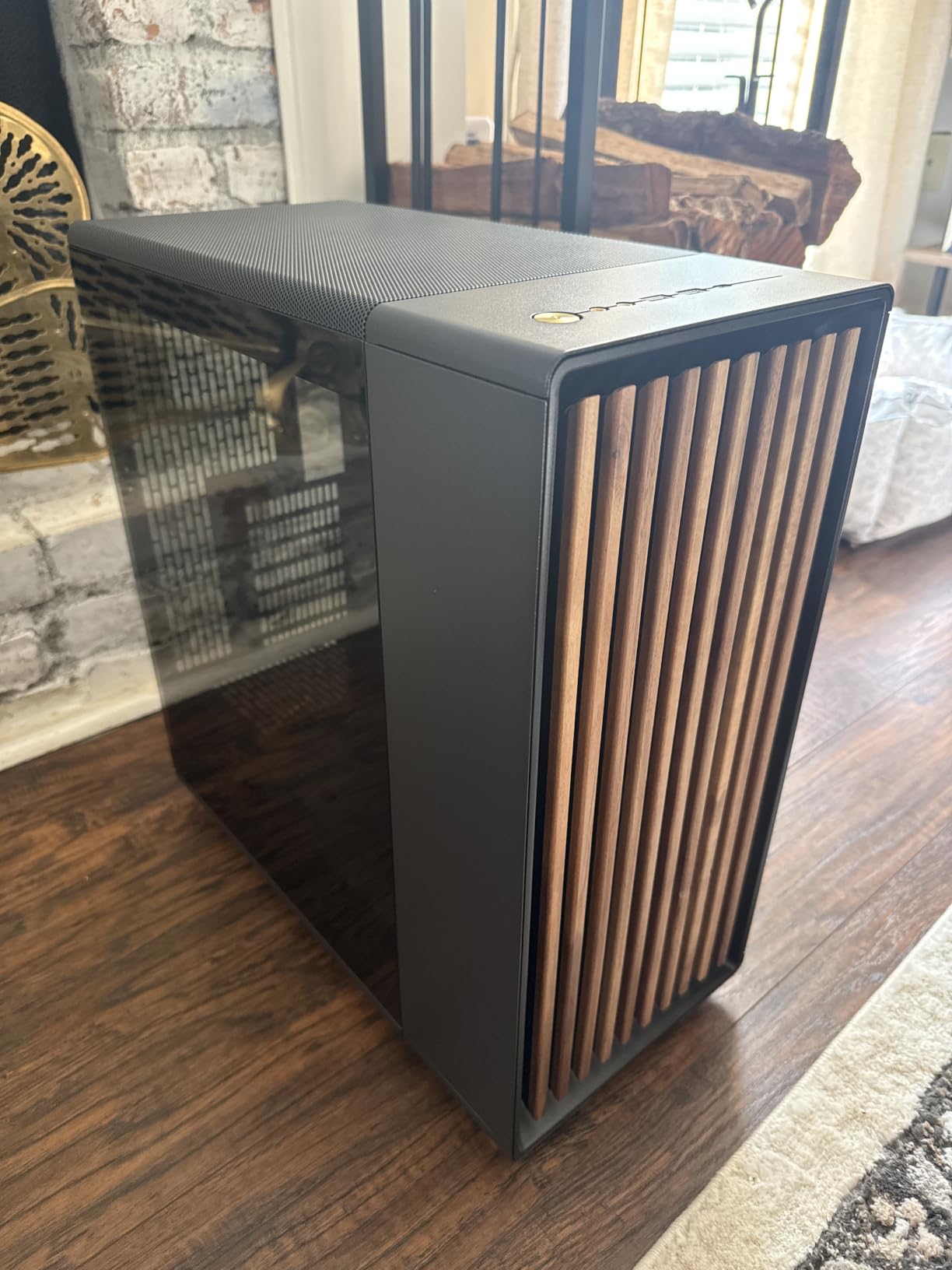Fractal Design North - Genuine Walnut Wood Front - Mesh Side Panels - Two 140mm Aspect PWM Fans Included - Type C USB - ATX Airflow Mid Tower PC Gaming Case,Charcoal Black customer photo 2