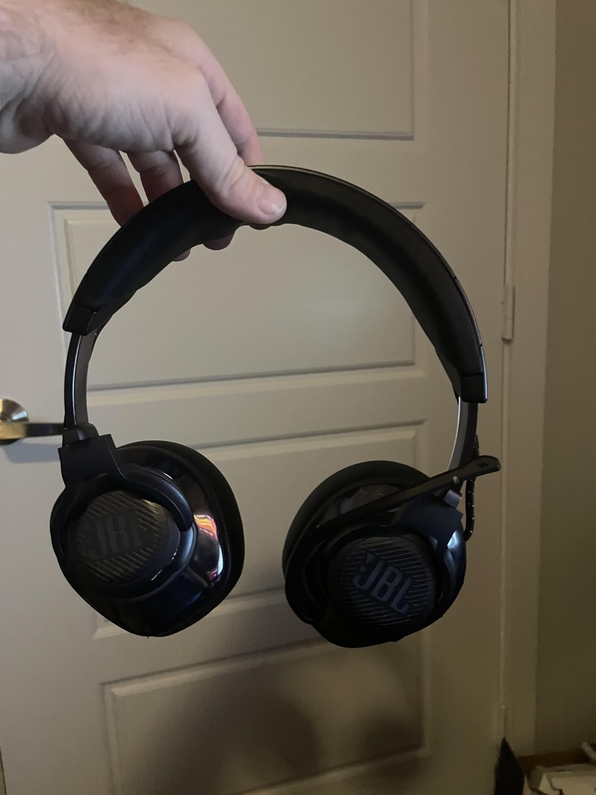 JBL Quantum 810 Wireless - Wireless over-ear performance gaming headset with Active Noise Cancelling and Bluetooth, up to 43 hours of battery life, Hi-Res 50mm drivers (Black) customer photo 1