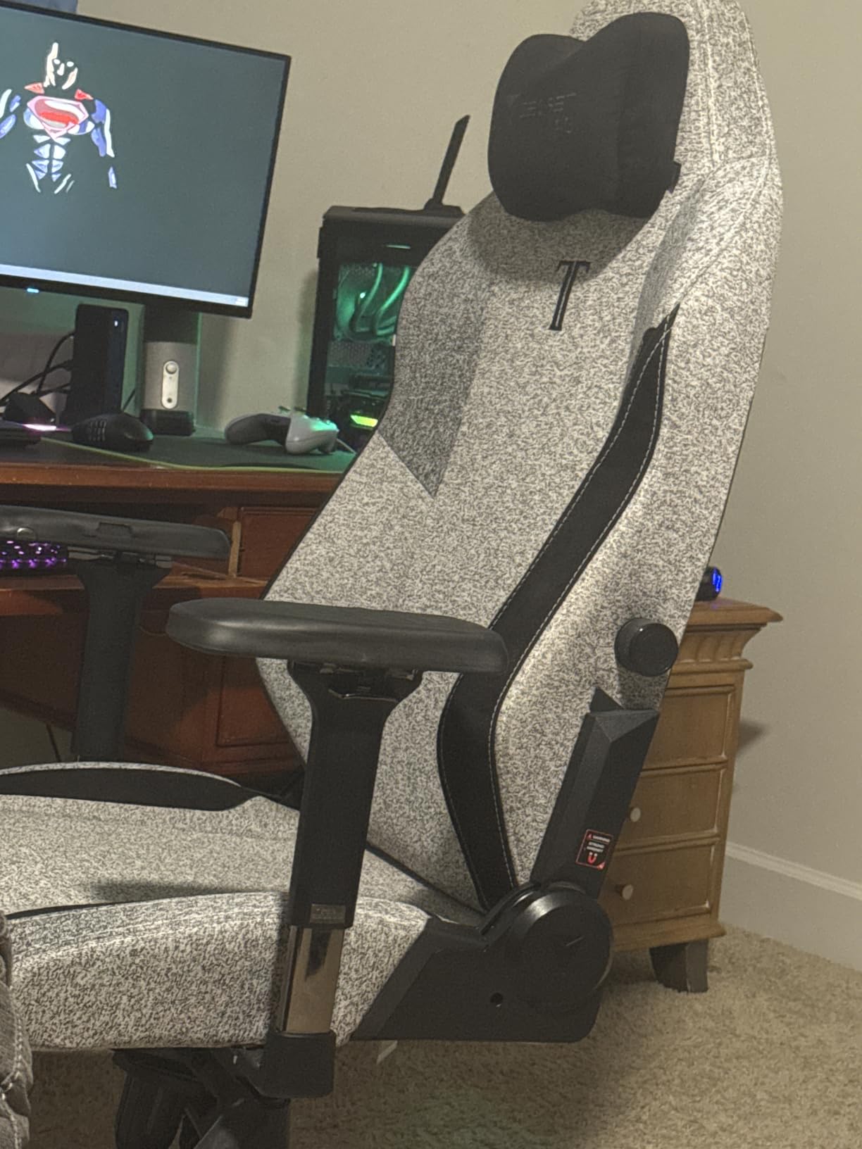 Secretlab Titan Evo Black3 Gaming Chair - Regular, Fabric, Black, Ergonomic customer photo 1