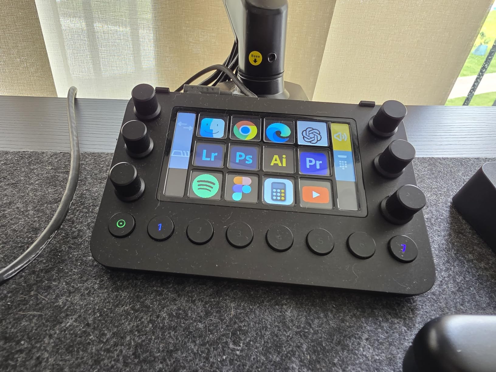 Razer Stream Controller: All-In-One Keypad for Streaming - 12 Haptic Switchblade Keys - 6 Tactile Analog Dials - 8 Programmable Buttons - Designed for PC & Mac Compatibility customer photo 1
