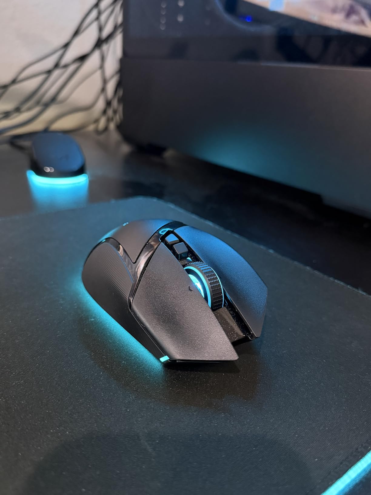 Razer Basilisk V3 Pro Customizable RGB Wireless Gaming Mouse, Black customer photo 1