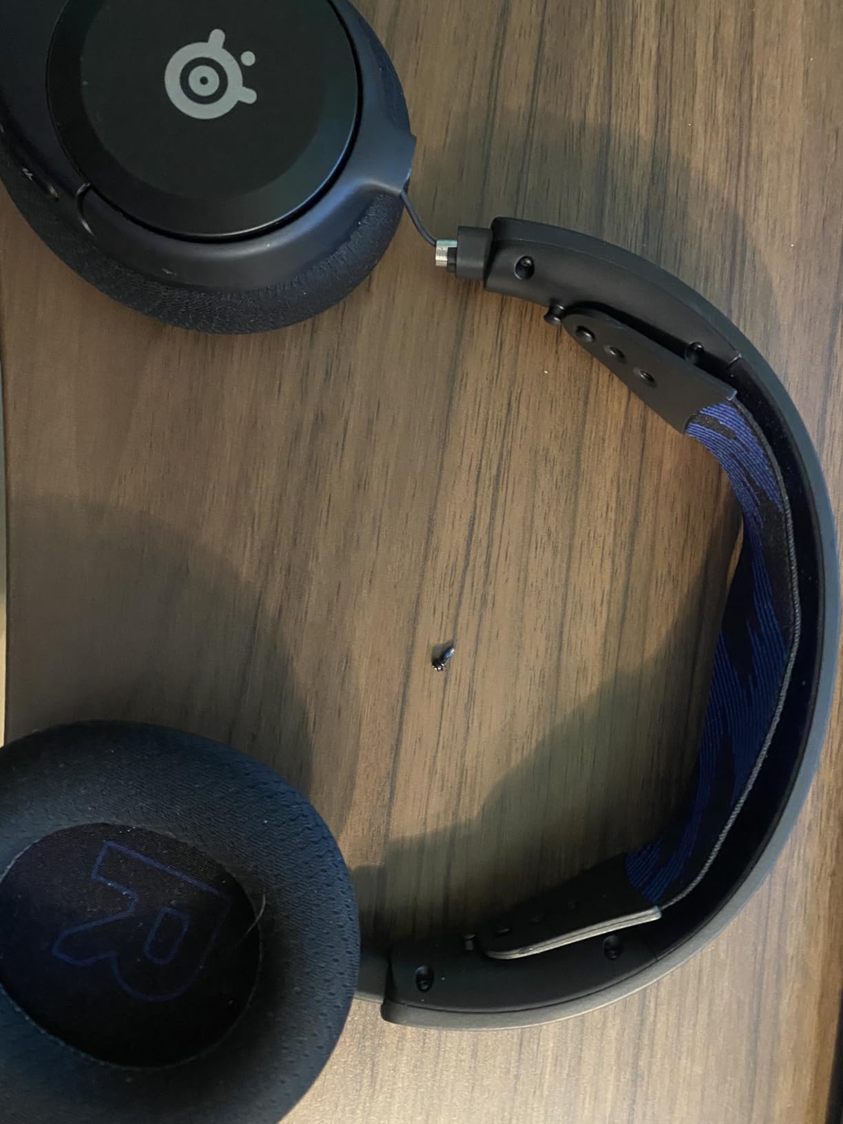 SteelSeries Arctis Nova 1P Multi-System Gaming Headset — Hi-Fi Drivers — 360° Spatial Audio — Comfort Design — Durable — Lightweight — Noise-Cancelling Mic — PS5/PS4, PC, Xbox, Switch - White customer photo 2