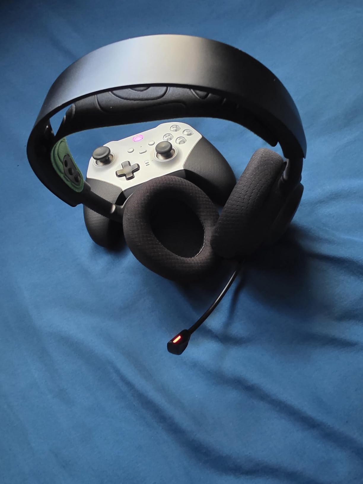SteelSeries Arctis Nova 7X Wireless Multi-Platform Gaming Headset — Neodymium Magnetic Drivers — 2.4GHz+Bluetooth — 38Hr USB-C Battery — AI Mic — Xbox Series X|S, PC, PS5, Switch, VR, Mobile - Black customer photo 1