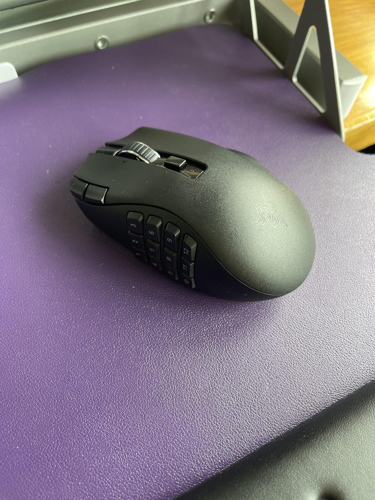 Razer Naga V2 HyperSpeed Wireless MMO Gaming Mouse, 400 Hr Battery, Black customer photo 1