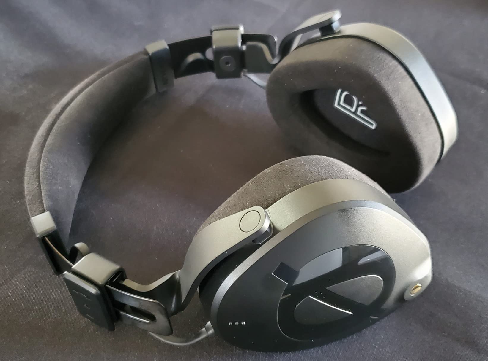 RØDE NTH-100M Professional Over-ear Headset for Media, Broadcast, Podcasting, Content Creation, Streaming, Working From Home,Black customer photo 1