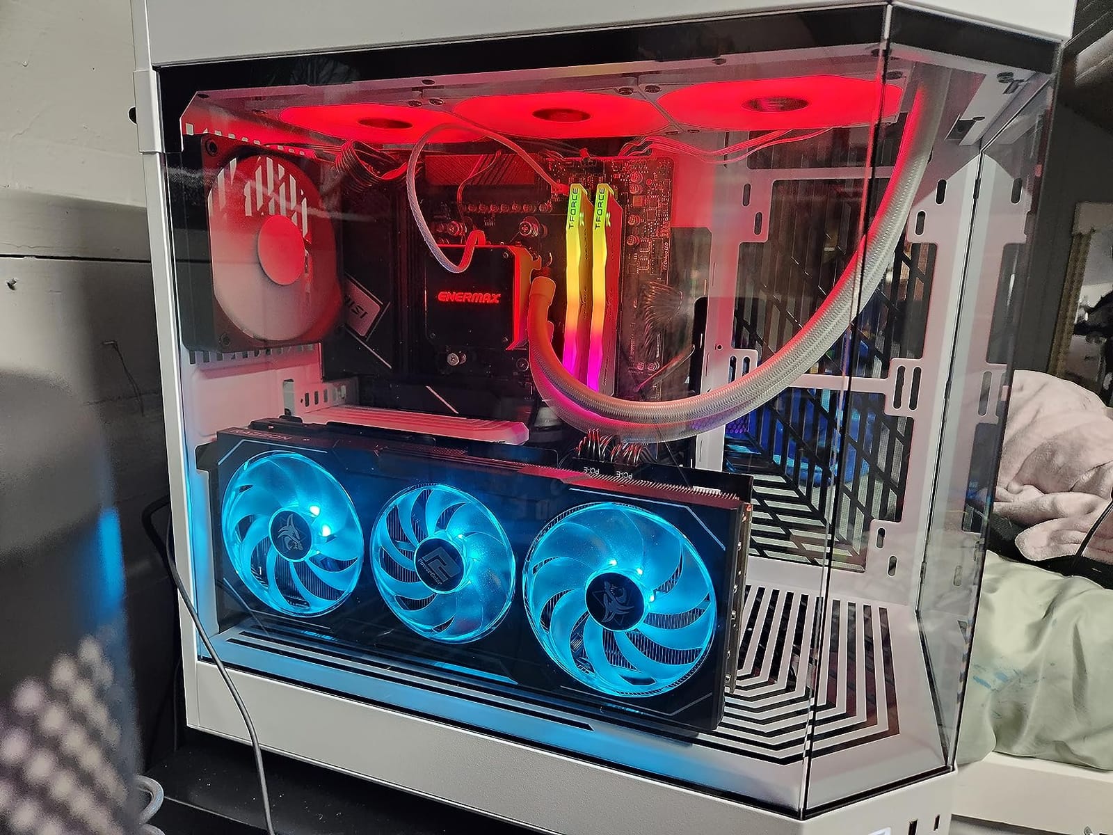 PowerColor Hellhound AMD Radeon RX 7900 XTX Graphics Card customer photo 1