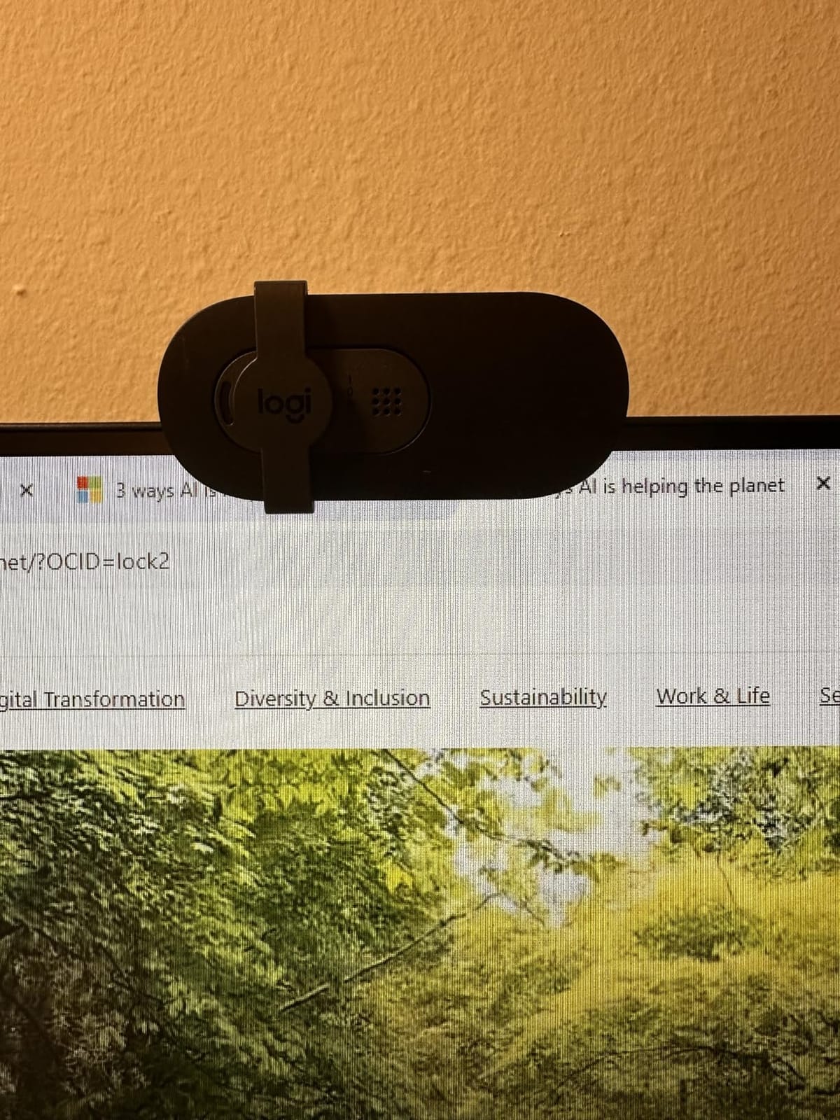 Logitech Brio 101 Full HD 1080p Webcam for Streaming and Meetings - Black customer photo 2