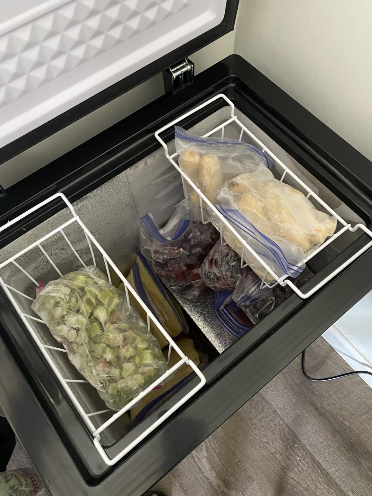 DEMULLER Chest Freezer 5.0Cubic Feet Deep Freezer Freestanding Freezers with 2 Removable Stainless Steel Basket, Mini Freezer Top Open Door Compact Freezer with Electronic Control 41℉ to -15℉BLACK customer photo 1