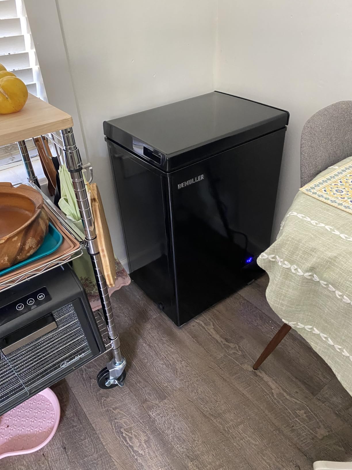 DEMULLER Deep Freezer Chest 3.5 Cubic Feet Freezers with Temperature Display Panel Mini Freezer with Removable Basket Suitable for Apartment Garage Dorm BLACK customer photo 2