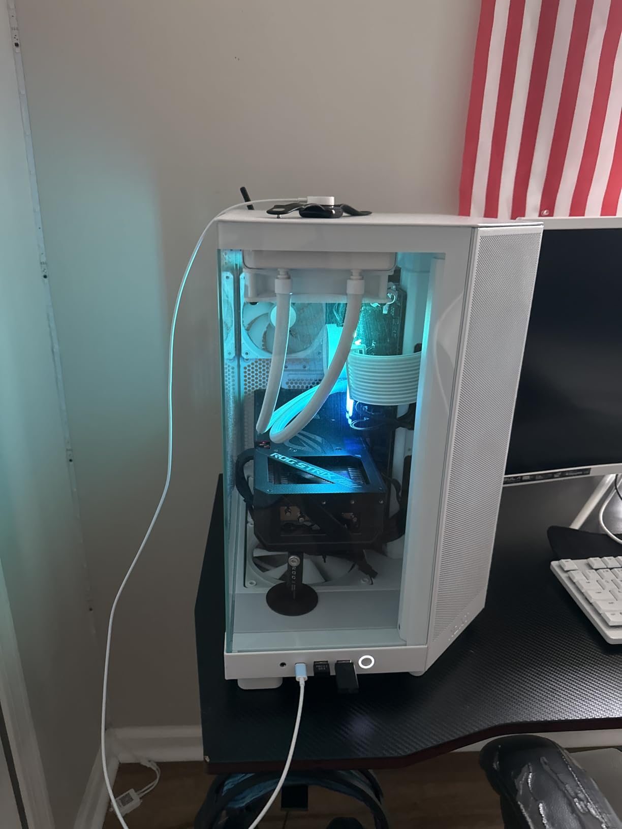 NZXT H6 Flow RGB Mid-Tower Airflow Case with 3 RGB Fans, Panoramic Glass Panels, Cable Management - Black customer photo 1
