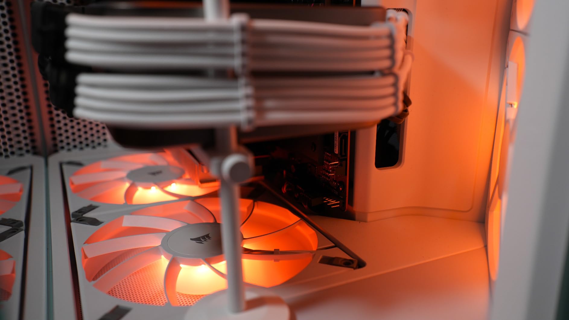 NZXT H6 Flow | CC-H61FW-01 | Compact Dual-Chamber Mid-Tower Airflow Case | Panoramic Glass Panels | High-Performance Airflow Panels | Includes 3 x 120mm Fans | Cable Management | White customer photo 1