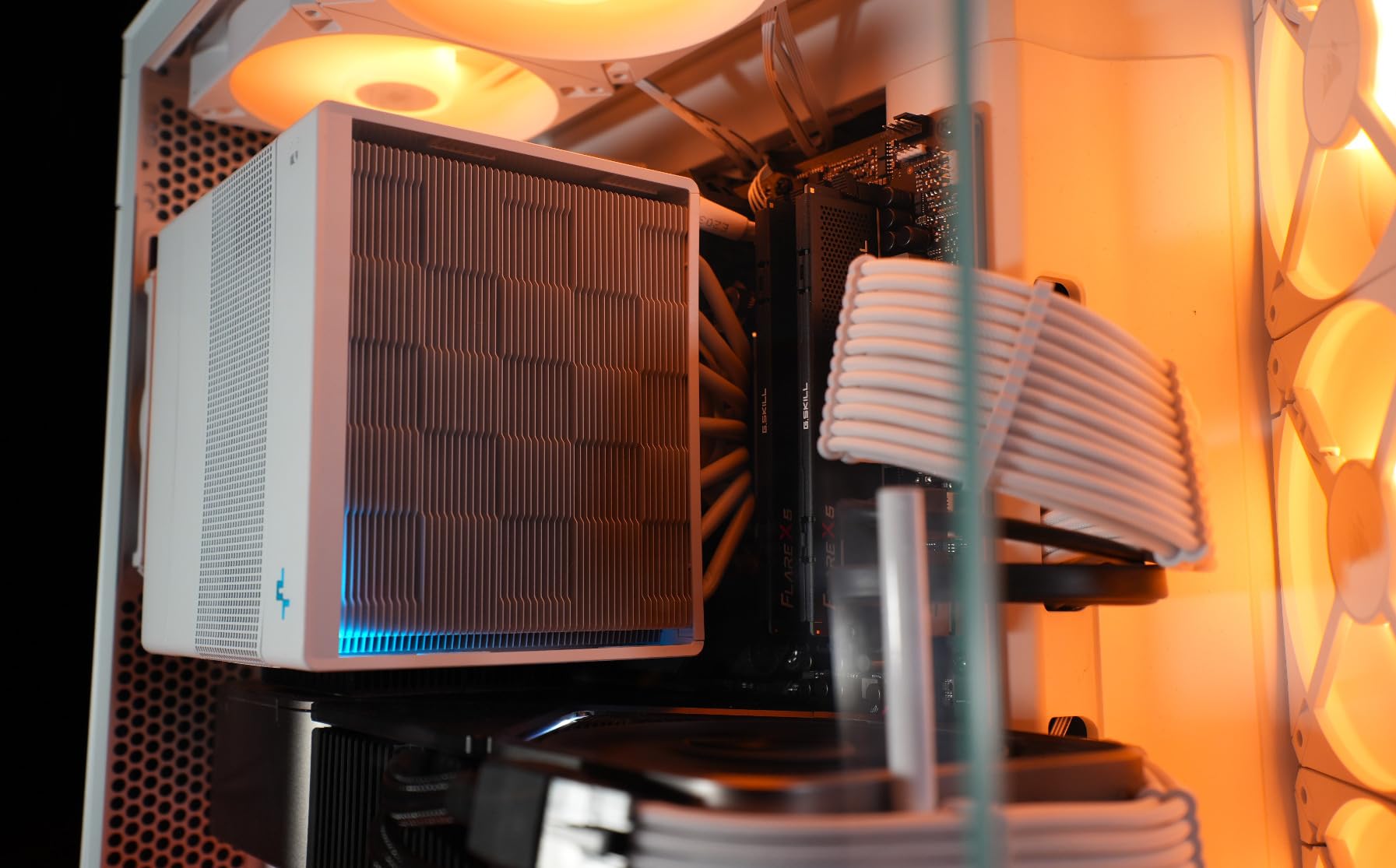 NZXT H6 Flow | CC-H61FW-01 | Compact Dual-Chamber Mid-Tower Airflow Case | Panoramic Glass Panels | High-Performance Airflow Panels | Includes 3 x 120mm Fans | Cable Management | White customer photo 2