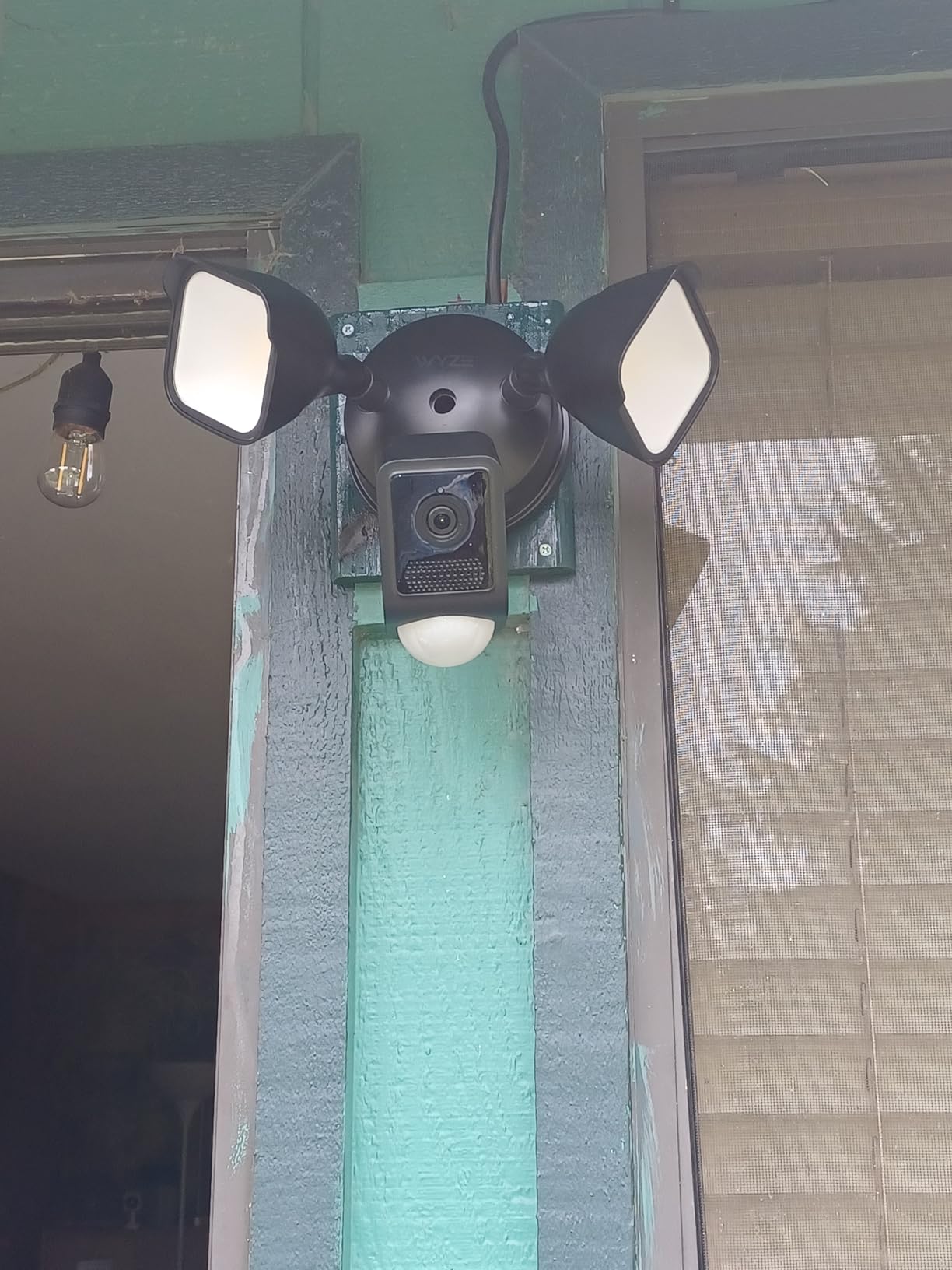 WYZE Floodlight Camera v2, 2K HD Outdoor Security Camera with 2800 Lumens customer photo 1