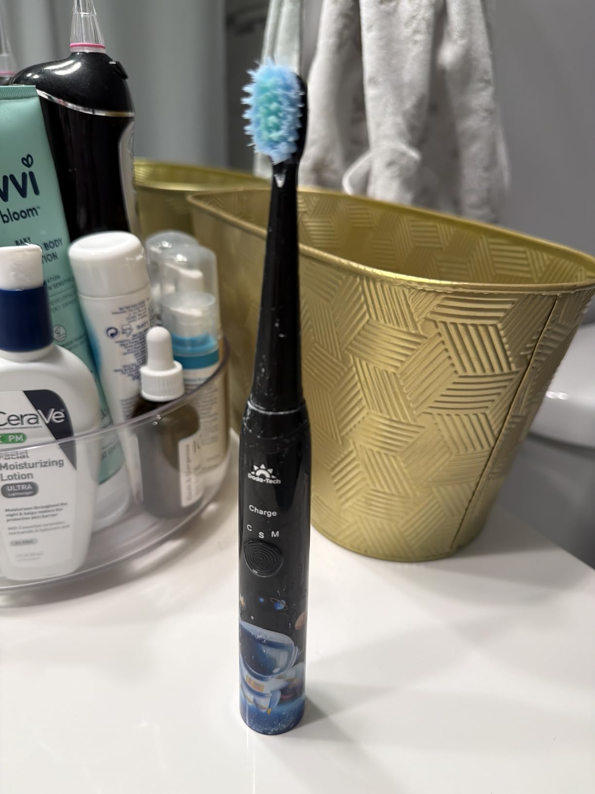 Kids Electric Toothbrush Rechargeable Age 3-5-6-12-18 Year Old, Sonic Toothbrush Kids with Timer 3 Modes 4 Vibrating Heads Habit Stickers Tooth Brush for Girls Boys and Childrens (Astronaut Black) customer photo 1