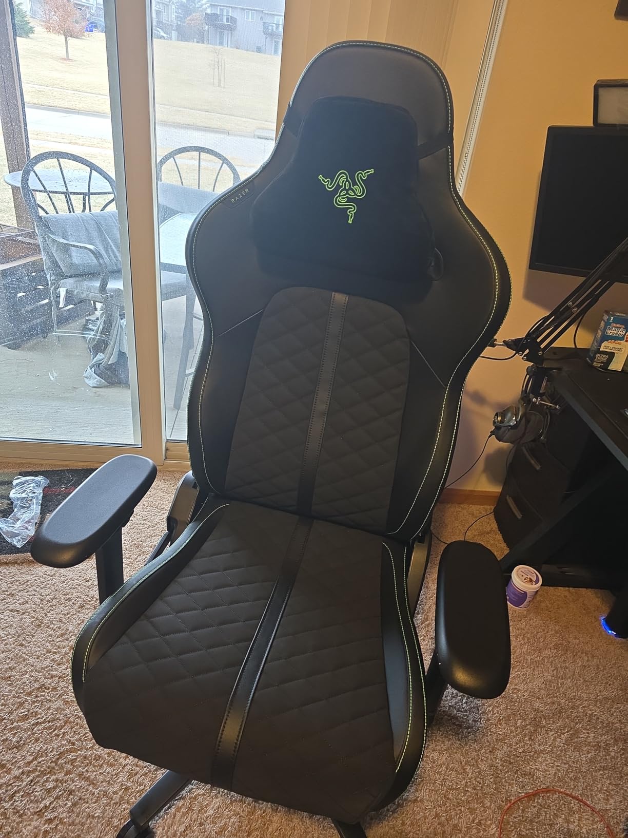 Razer Enki Gaming Chair, Built-in Lumbar Arch, All-Day Comfort, Black customer photo 1