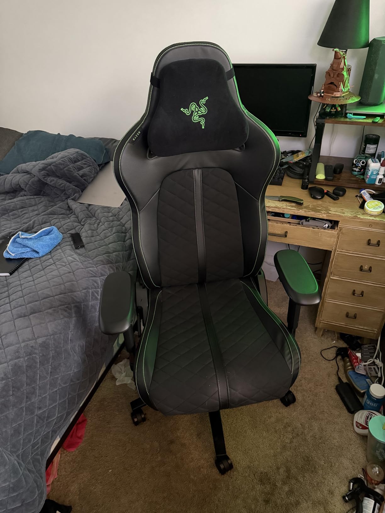 Razer Enki Gaming Chair, Built-in Lumbar Arch, All-Day Comfort, Black customer photo 2