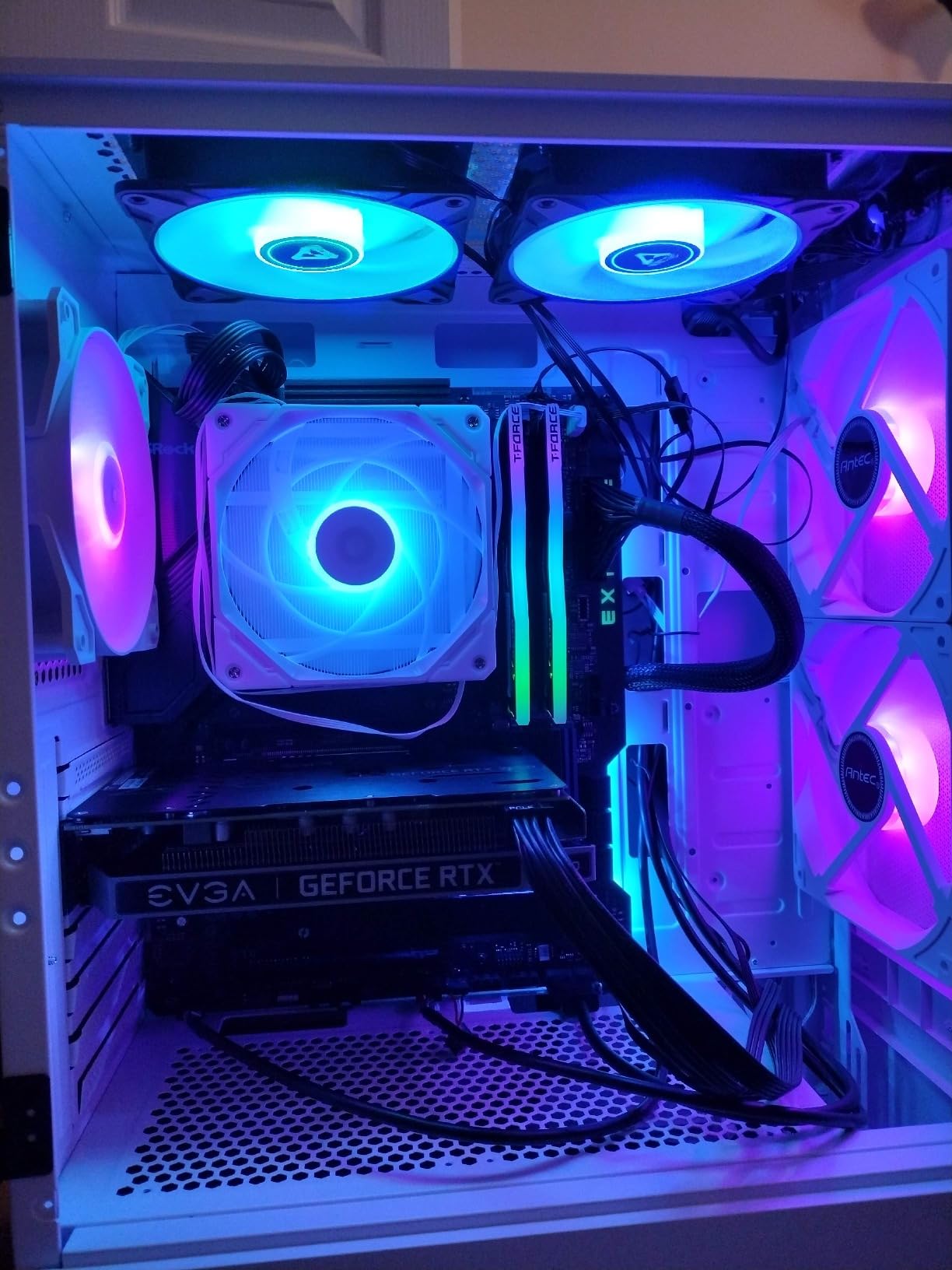 Intel® Core™ i7-14700KF New Gaming Desktop Processor 20 cores (8 P-cores + 12 E-cores) - Unlocked customer photo 1