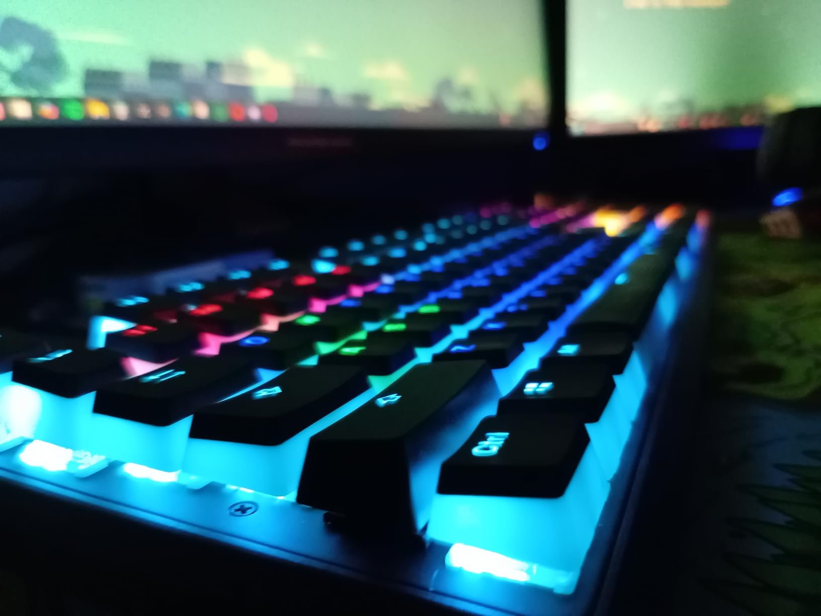 CORSAIR K70 CORE RGB Mechanical Wired Gaming Keyboard with Palmrest – Pre-Lubed MLX Red Linear Switches, SOCD, ABS Double-Shot Keycaps, Sound Dampening, Media Control Dial, QWERTY NA – Black customer photo 2