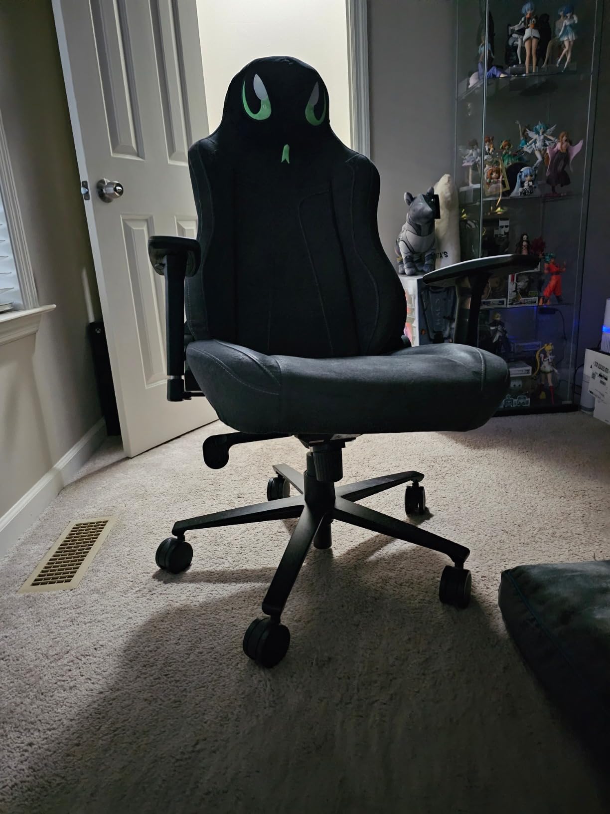 Arozzi Vernazza XL Soft PU Ergonomic Computer Gaming/Office Chair with High Backrest, Recliner, Swivel, Tilt, Rocker, Adjustable Height and Adjustable Lumbar and Neck Support - Pure Black customer photo 2