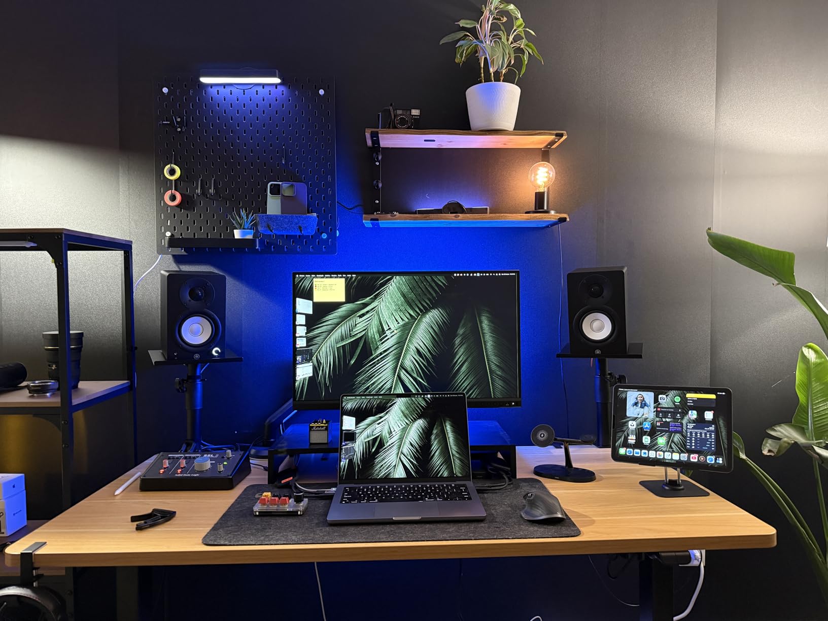 Yamaha HS4 Powered Studio Monitor in Black, Pair (HS4 B) customer photo 1