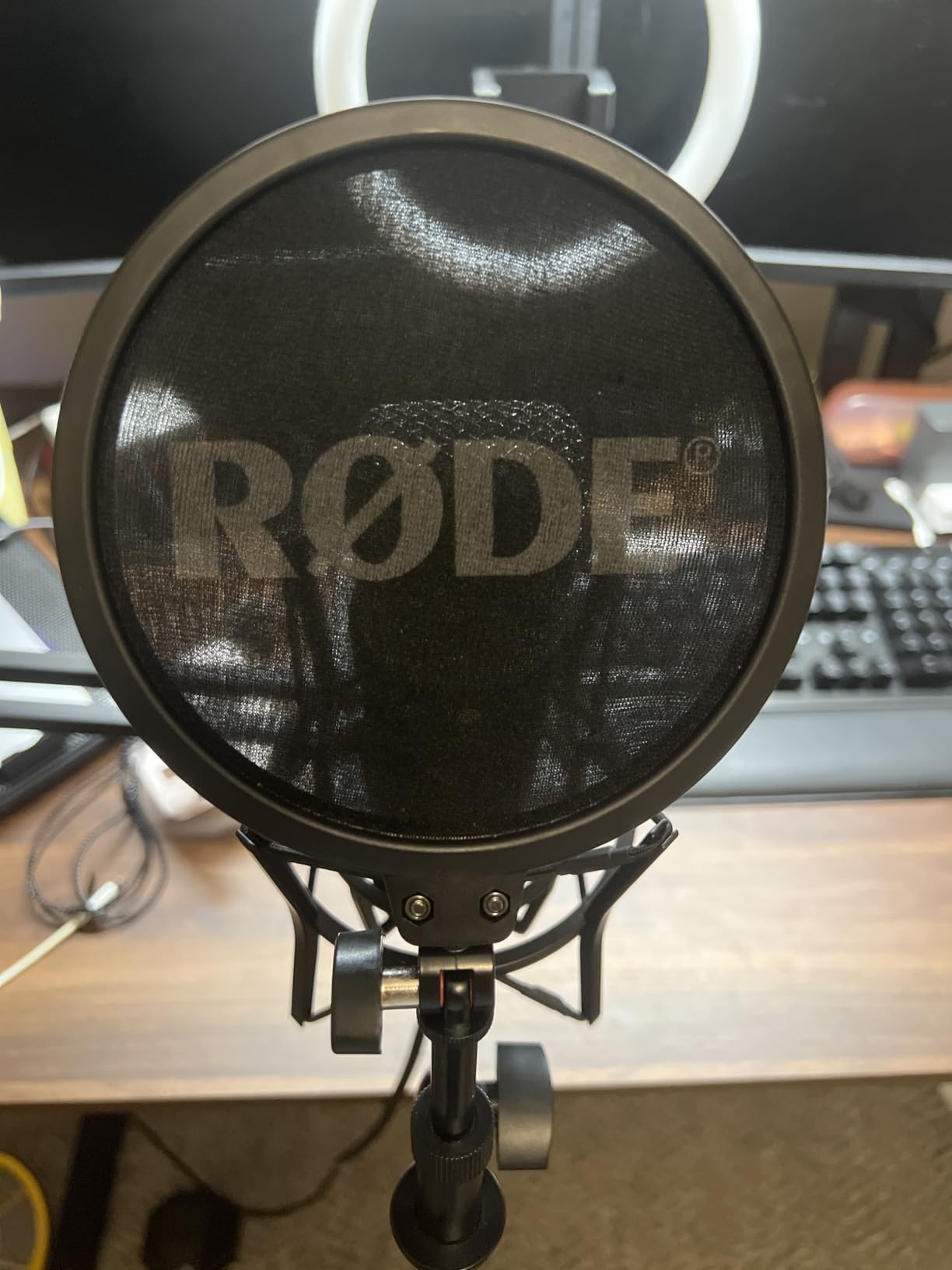RØDE NT1 Signature Series Large-Diaphragm Condenser Microphone with Shock Mount, Pop Filter and XLR Cable for Music Production, Vocal Recording, Streaming and Podcasting (Black) customer photo 1