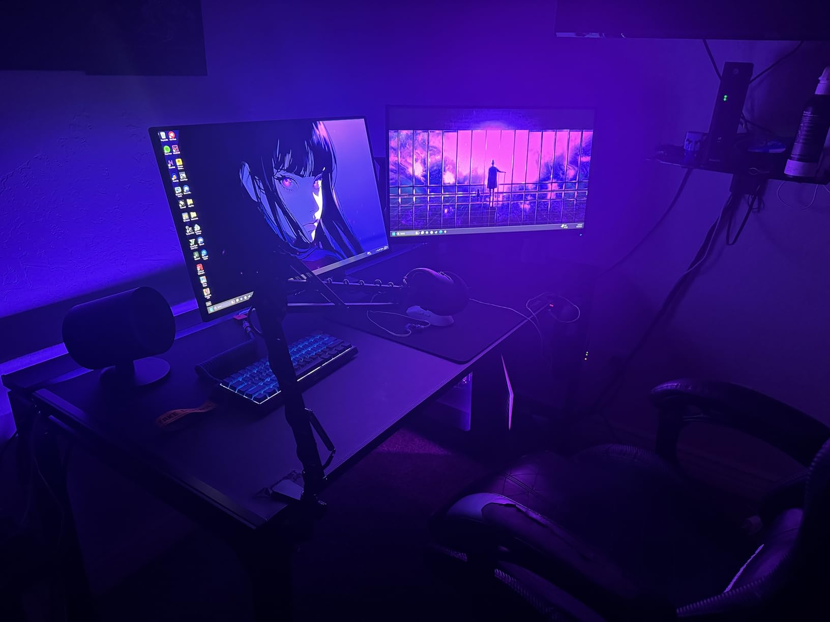 Secretlab Magnus Metal Desk with Stealth Leatherette Mat, Ultra-Durable customer photo 2