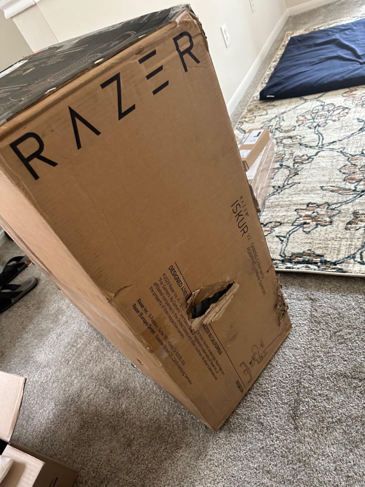 Razer Iskur V2 Gaming Chair: Adaptive Lumbar Support - Adjustable Lumbar Curve - High Density Foam Cushions - Reactive Seat Tilt &152-degree Recline - 4D Armrests - Fabric - Dark Grey customer photo 2