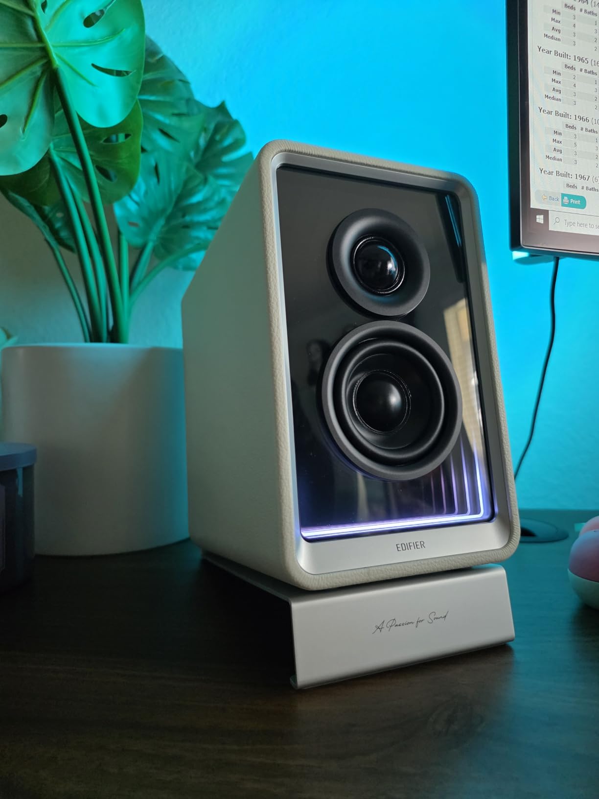 Edifier QR65 RGB Light Desktop Active Monitor, 70W RMS, Hi-Res Audio, Black customer photo 1