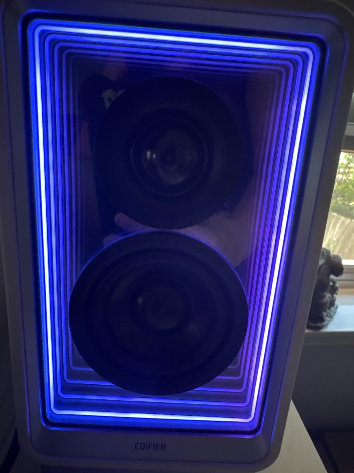 Edifier QR65 RGB Light Desktop Active Monitor, 70W RMS, Hi-Res Audio, Black customer photo 2