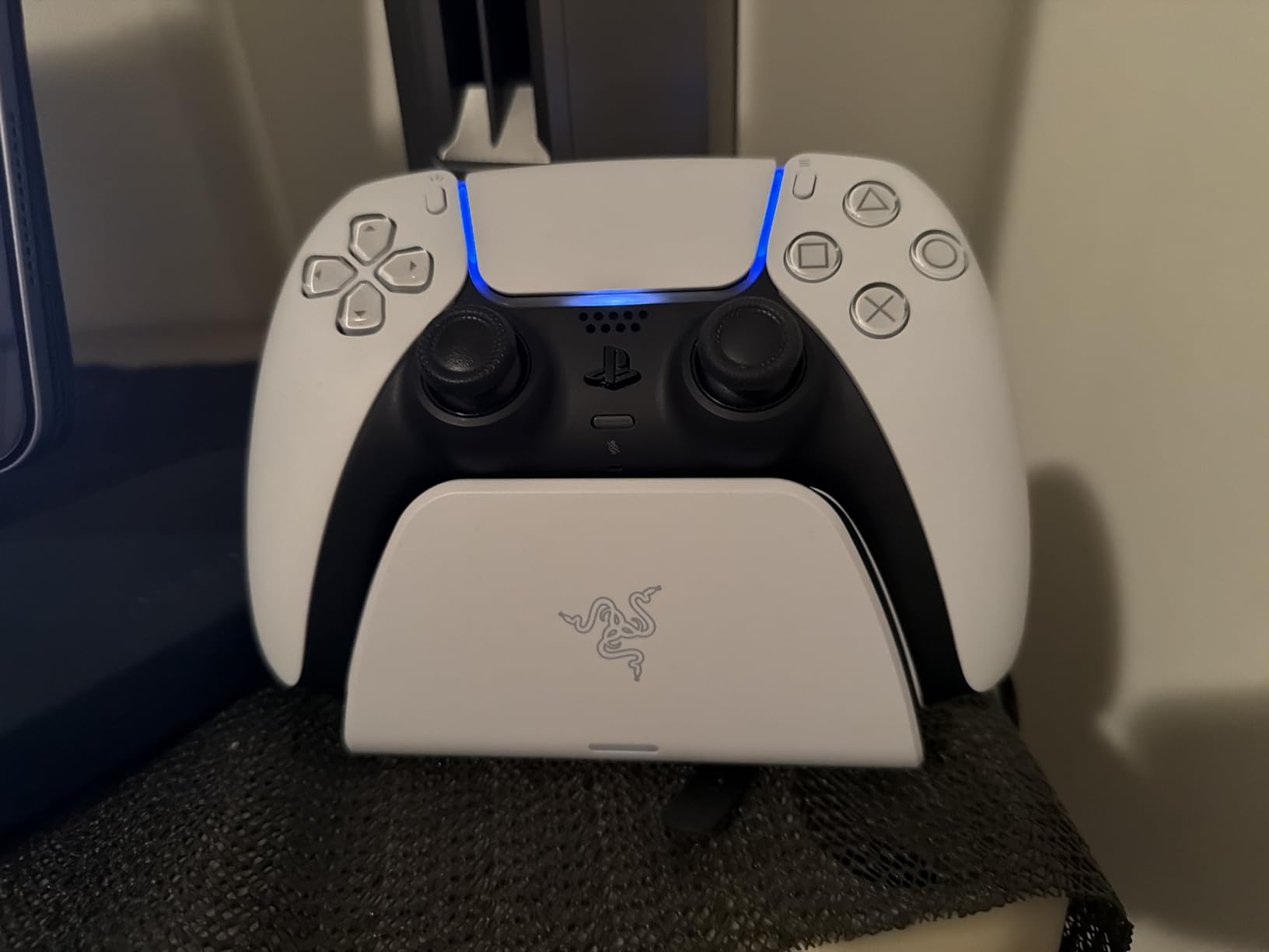 Razer Quick Charging Stand for PlayStation 5: Quick Charge - Curved Cradle Design - Matches PS5 DualSense Wireless Controller - One-Handed Navigation - USB Powered - White (Controller Sold Separately) customer photo 2