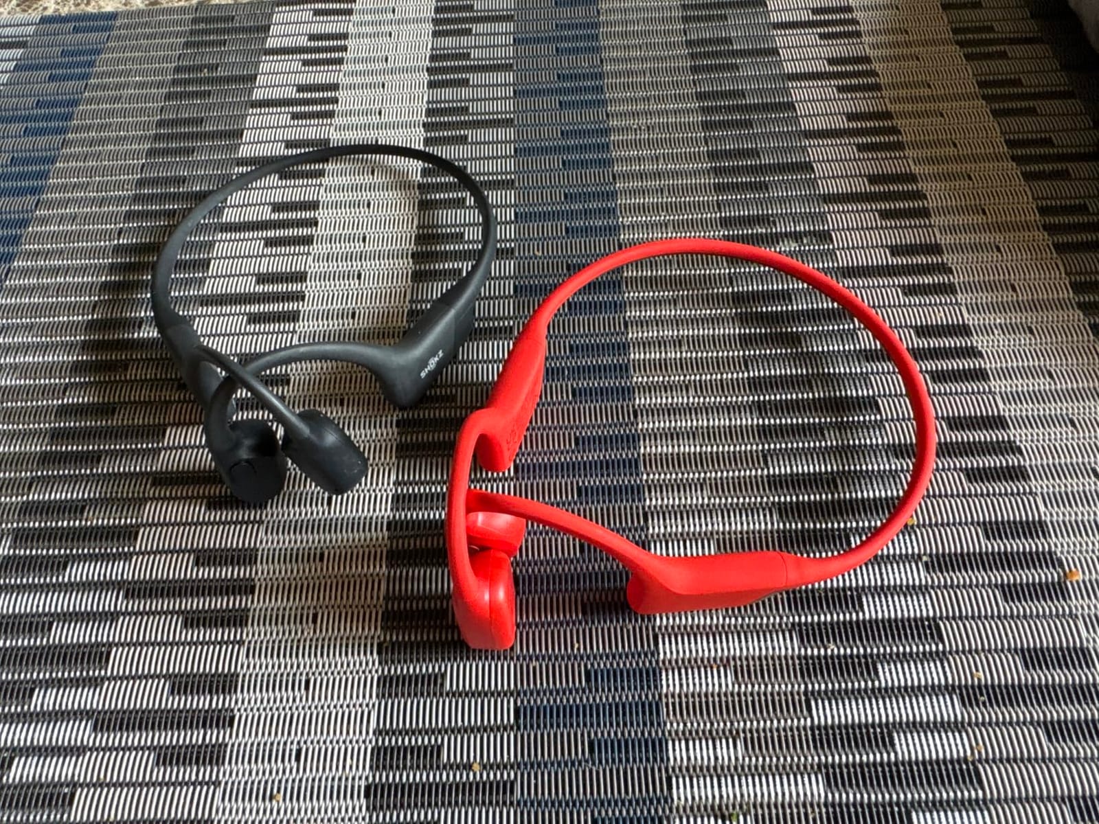 SUUNTO Sonic Open-Ear Bluetooth Bone Conduction Sports Headphone, Black customer photo 2