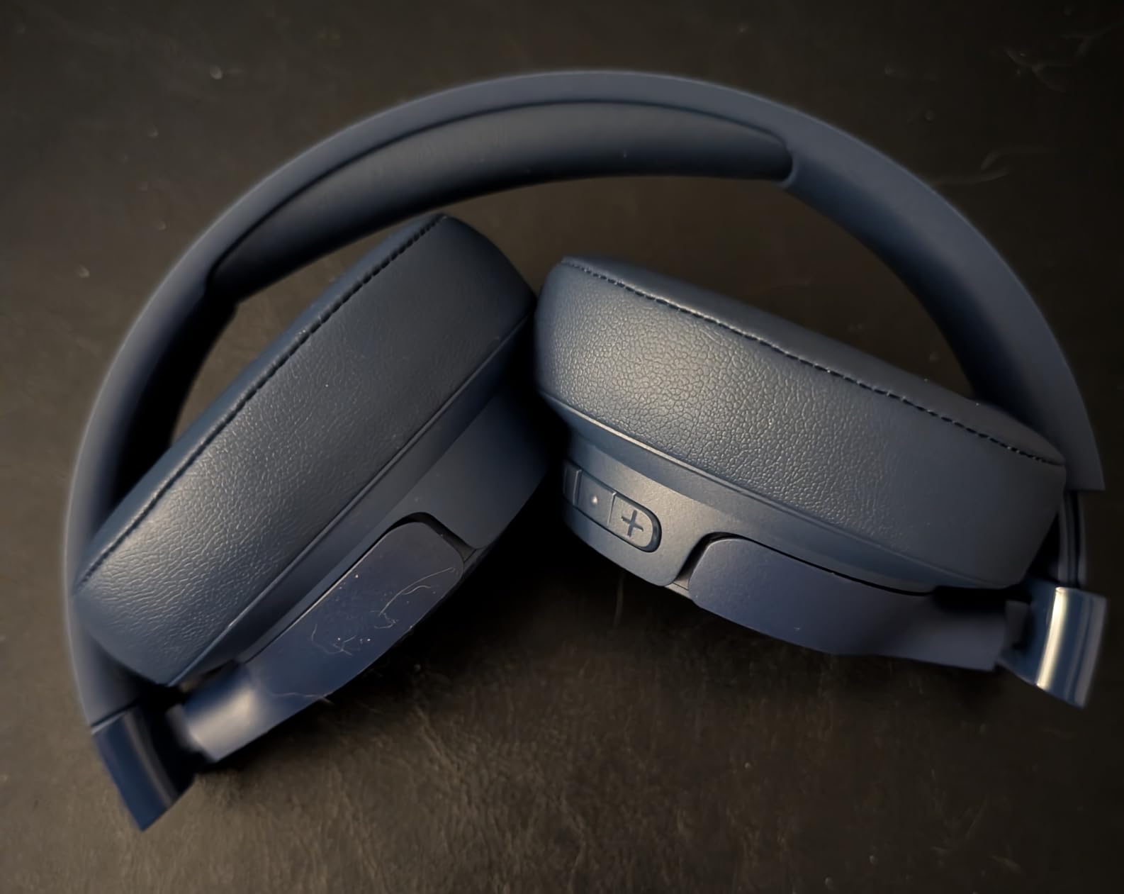 JBL Tune 720BT - Wireless Over-Ear Headphones with JBL Pure Bass Sound, Bluetooth 5.3, Up to 76H Battery Life and Speed Charge, Lightweight, Comfortable and Foldable Design (Black) customer photo 1
