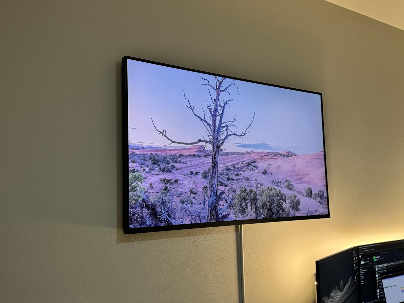 Roku Smart TV – 55-Inch Pro Series 4K QLED RokuTV with Backlit Roku Voice Remote Pro, Dolby Vision IQ, 120Hz Refresh Rate – Live Local News, Sports, Gaming customer photo 1