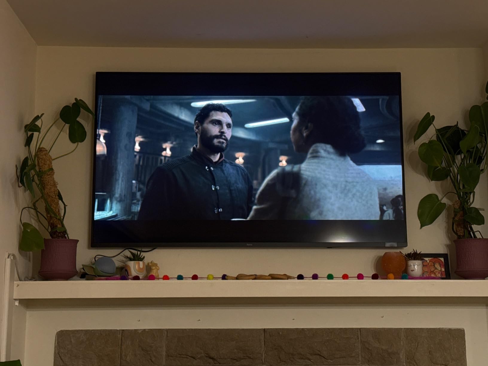 Roku Smart TV – 55-Inch Pro Series 4K QLED RokuTV with Backlit Roku Voice Remote Pro, Dolby Vision IQ, 120Hz Refresh Rate – Live Local News, Sports, Gaming customer photo 2