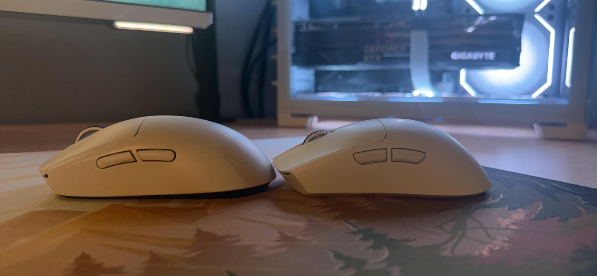 Razer Viper V3 Pro Wireless Esports Gaming Mouse, 55g Lightweight, White customer photo 1