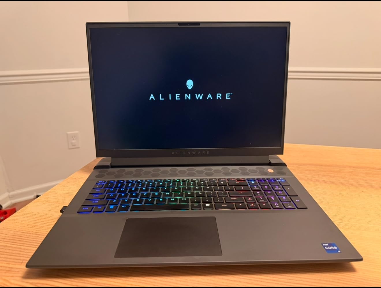 Alienware M18 R2 Gaming Laptop - 18 QHD+ 165Hz 3ms Display, Intel Core i9-14900HX, 32GB DDR5 RAM, 1TB SSD, NVIDIA GeForce RTX 4080 12 GB GDDR6, Windows 11 Home, Onsite Service - Dark Metallic Moon customer photo 2