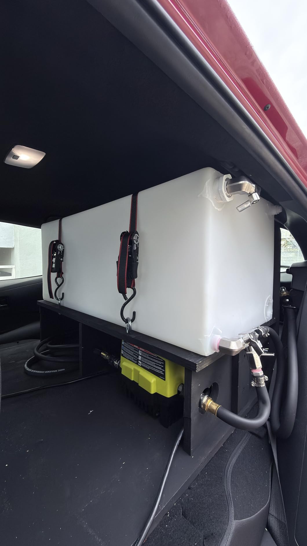 36 Gallon RV Fresh Water Tank, Potable Water Storage Tank for Drinking, Cooking, Cleaning, Showering, for Campers, Trailers, Motorhomes, RVs, Cube Shape, 37
