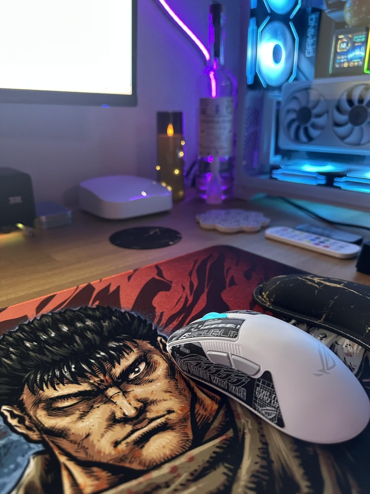 ASUS ROG Keris II Ace Wireless Gaming Mouse – Right-Handed Ergonomic, 54g, Tri-Mode Connectivity, 42K DPI, up to 107Hr Battery, PC/Mac Support - White customer photo 2