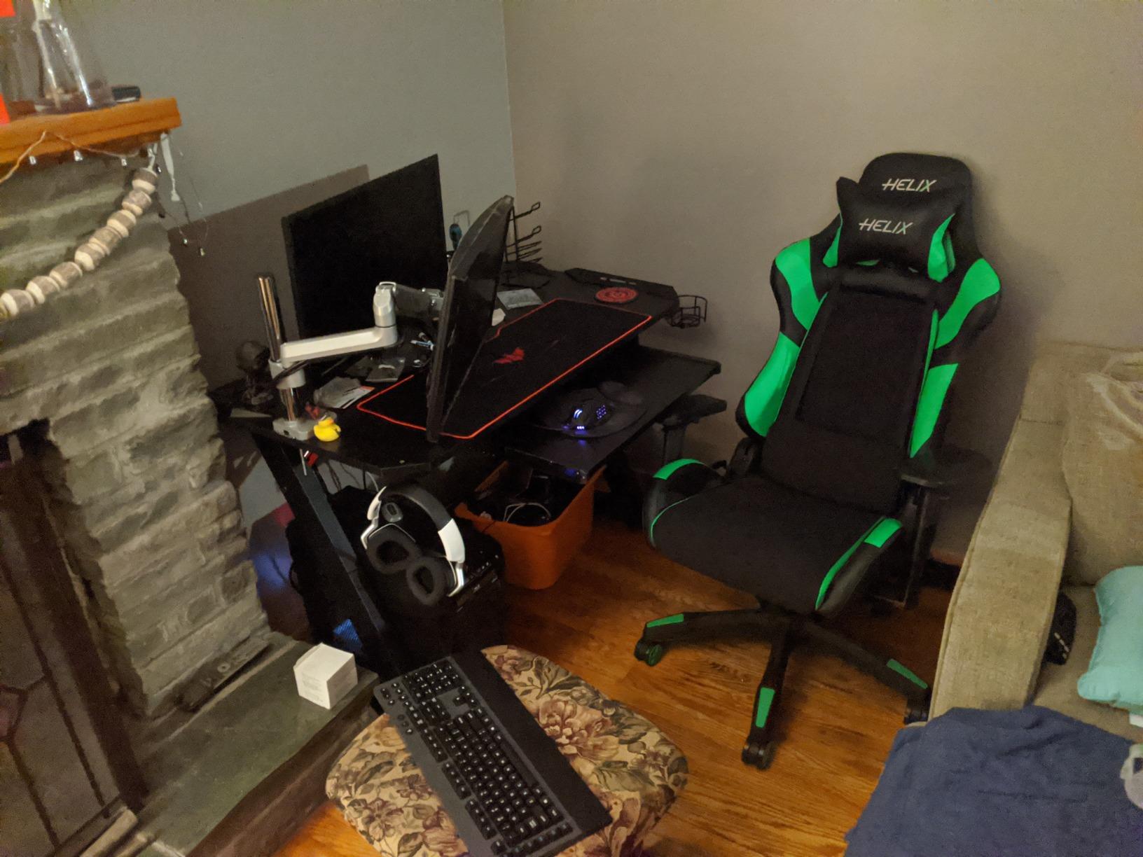 EUREKA ERGONOMIC Gaming Desk, 44 Inch Computer Desk with RGB LED Lights customer photo 1