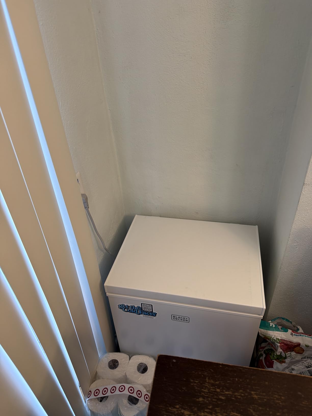 BLACK+DECKER 19.8 Cu. Ft. Chest Freezer, R600a Refrigerant, BCF1980E, White customer photo 2