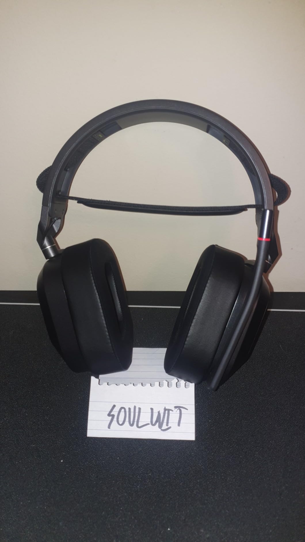 Corsair HS80 MAX Wireless Bluetooth PC PS5 Switch Gaming Headset – Gray customer photo 1