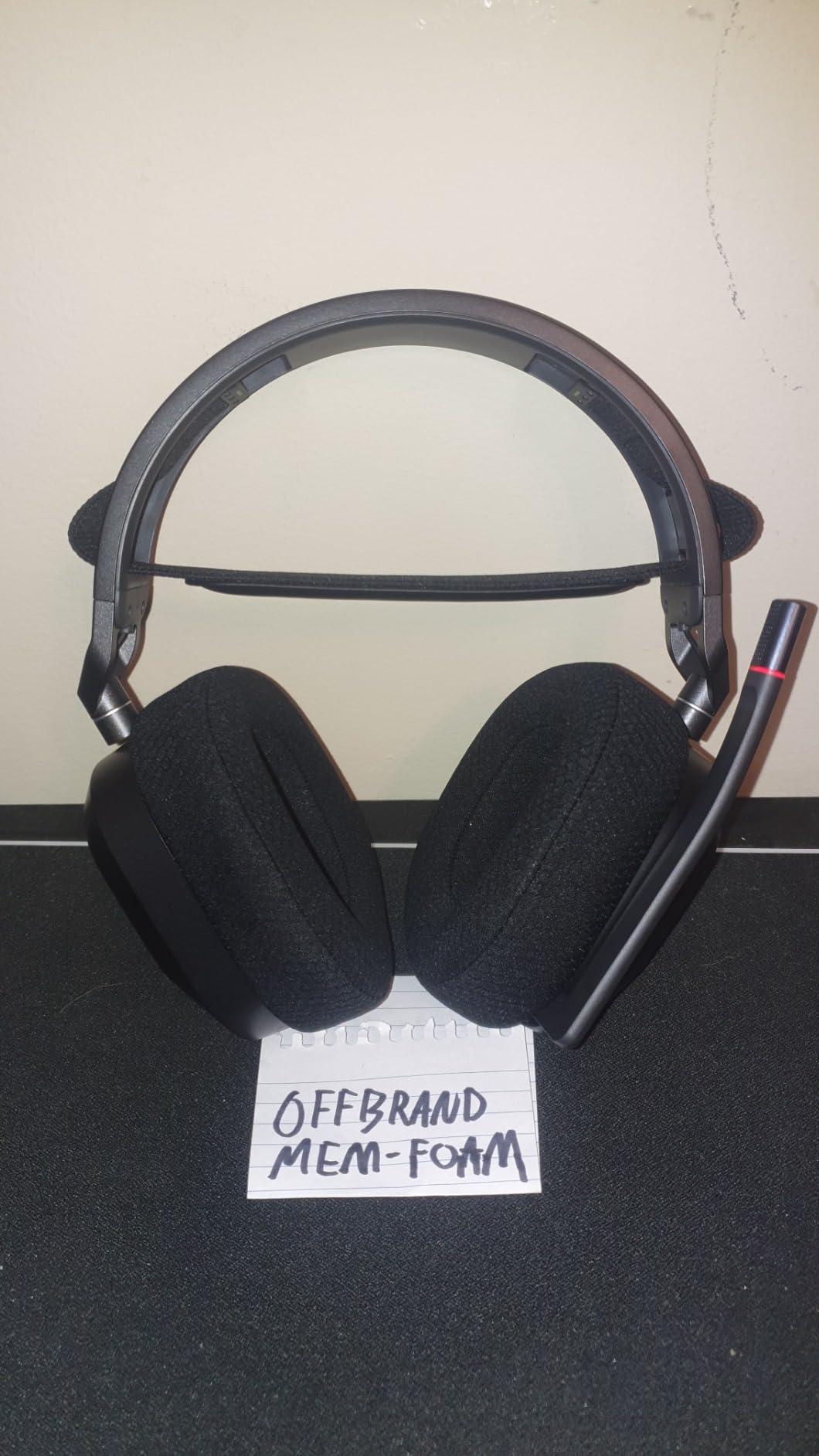 Corsair HS80 MAX Wireless Bluetooth PC PS5 Switch Gaming Headset – Gray customer photo 2