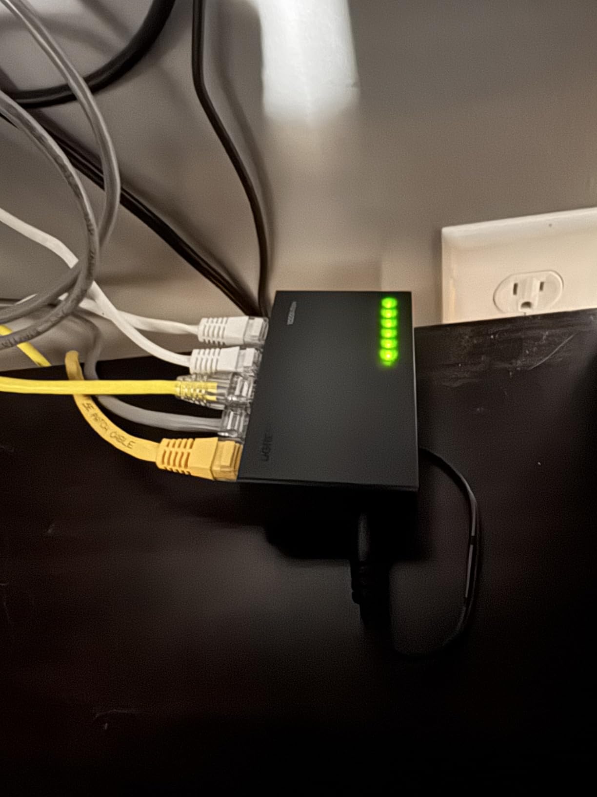 UGREEN Ethernet Switch, 5 Port Gigabit Plug & Play Ethernet Splitter customer photo 2