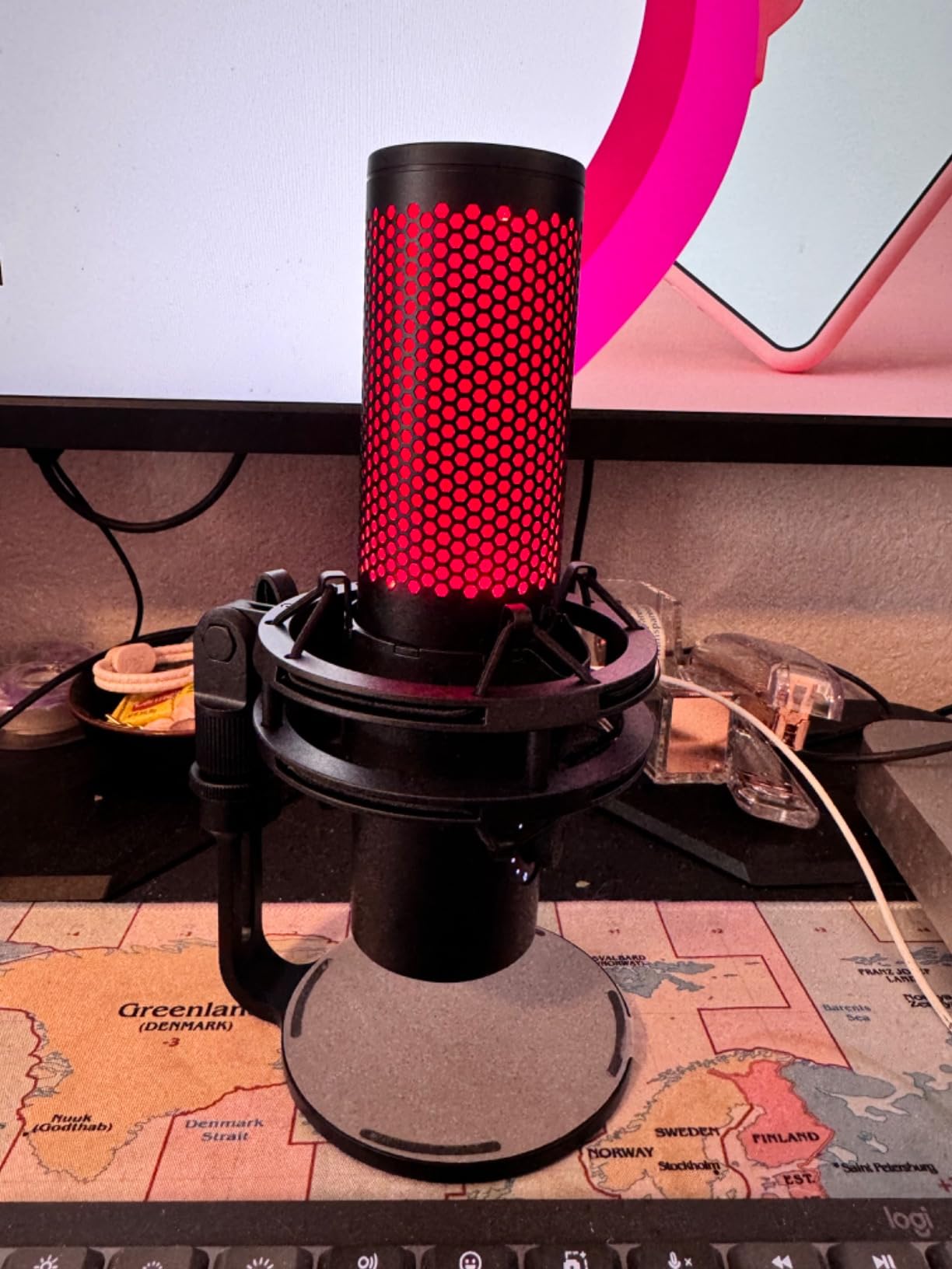 HyperX QuadCast 2 – USB Microphone for Gaming, Streaming and Podcasting, with On-Board Controls, LED Lighting, Removable Shock Mount, PC, Mac, PS5, PS4, USB-C - Black customer photo 1
