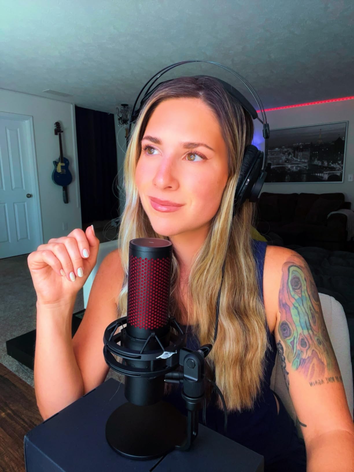 HyperX QuadCast 2 – USB Microphone for Gaming, Streaming and Podcasting, with On-Board Controls, LED Lighting, Removable Shock Mount, PC, Mac, PS5, PS4, USB-C - Black customer photo 2