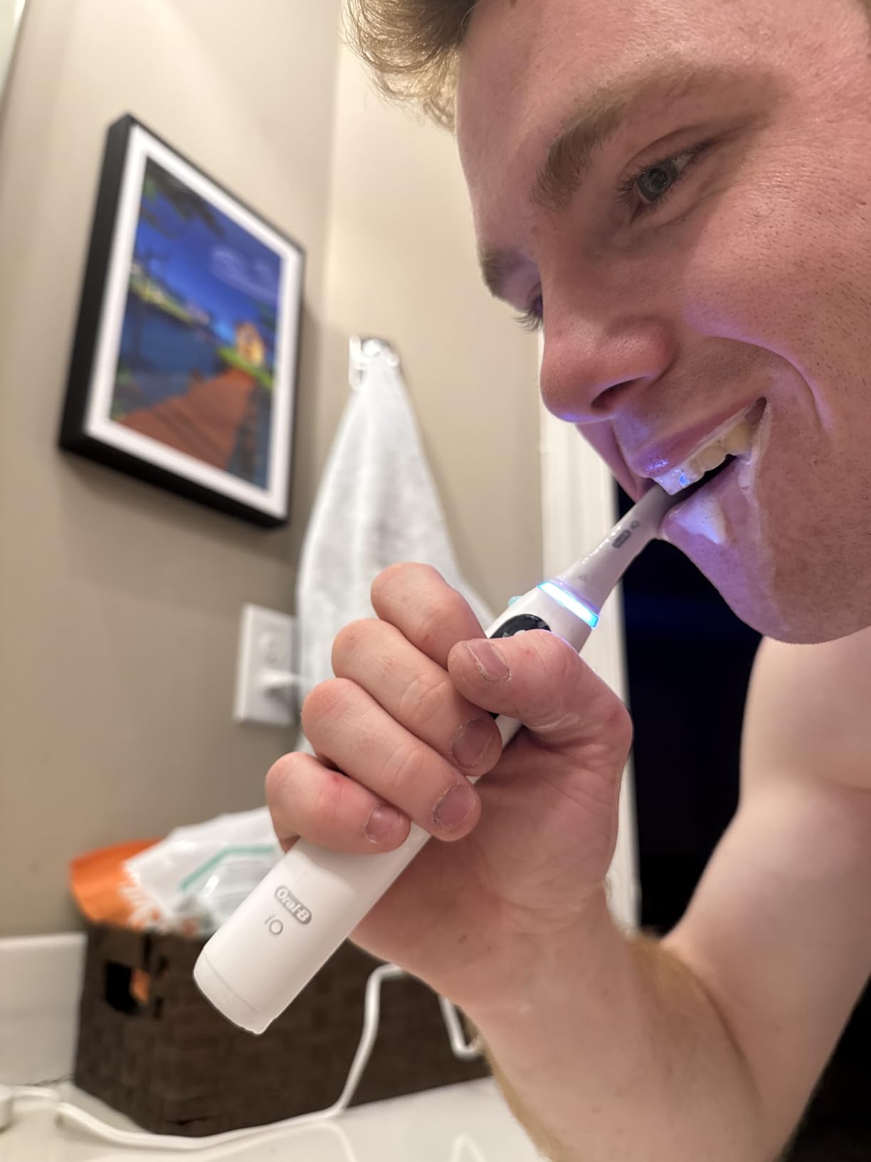 Oral-B iO Deep Clean + Protect Rechargeable Electric Toothbrush, Black, iO Series 7, 2 Replacement Brush Heads, Charging Travel Case (package may vary) customer photo 2