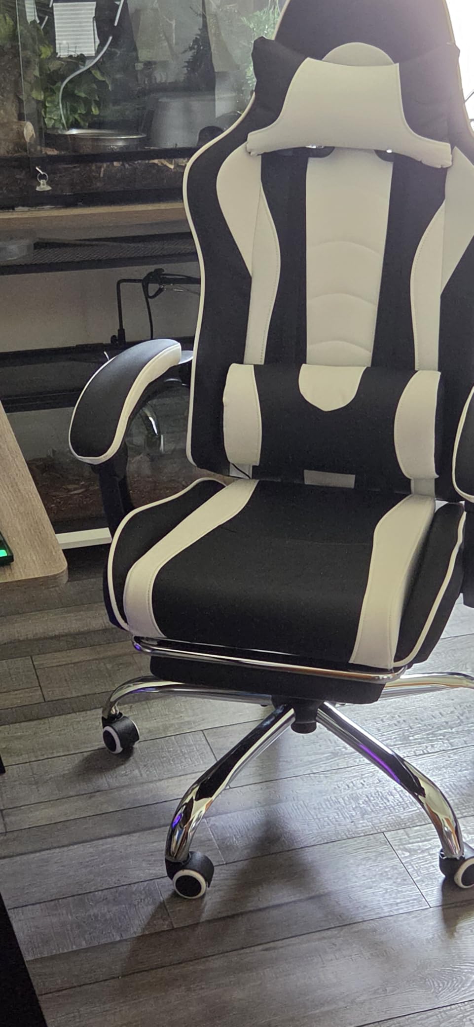 Yaheetech Gaming Chair with Footrest Massage Lumbar Pillow Black and White customer photo 2