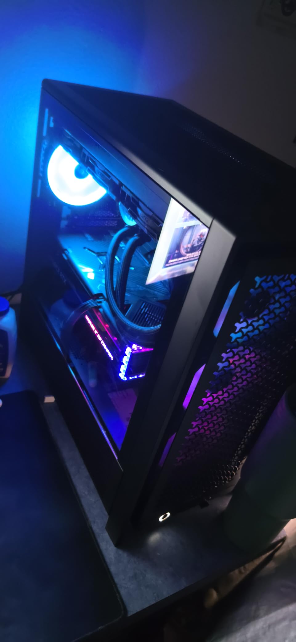 CORSAIR 4000D RS ARGB Frame Modular Mid-Tower ATX PC Case, High Airflow, 3X Pre-Installed RS Fans, InfiniRail™ Mounting System, ASUS BTF, MSI Zero, Gigabyte Stealth, Black customer photo 1