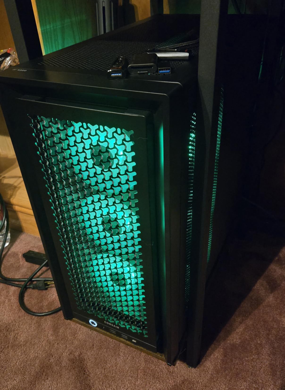 CORSAIR 4000D RS ARGB Frame Modular Mid-Tower ATX PC Case, High Airflow, 3X Pre-Installed RS Fans, InfiniRail™ Mounting System, ASUS BTF, MSI Zero, Gigabyte Stealth, Black customer photo 2